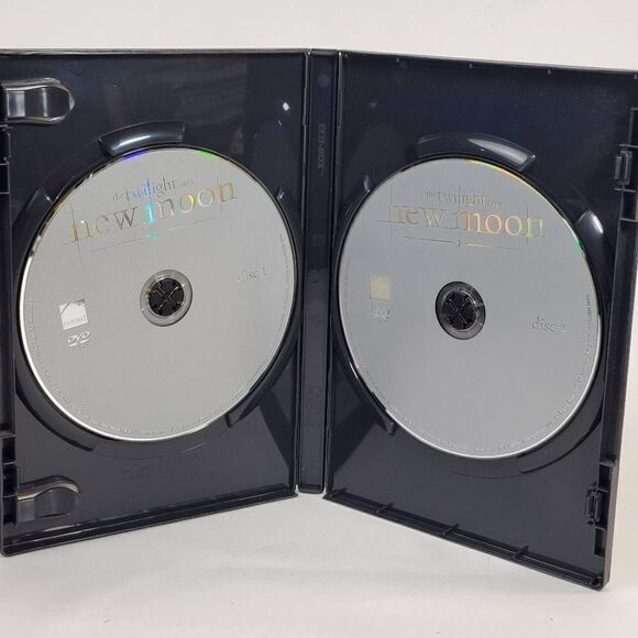 The Twilight Saga: New Moon (2009 Film) 2 Disc SE [DVD] - Picture 2 of 3
